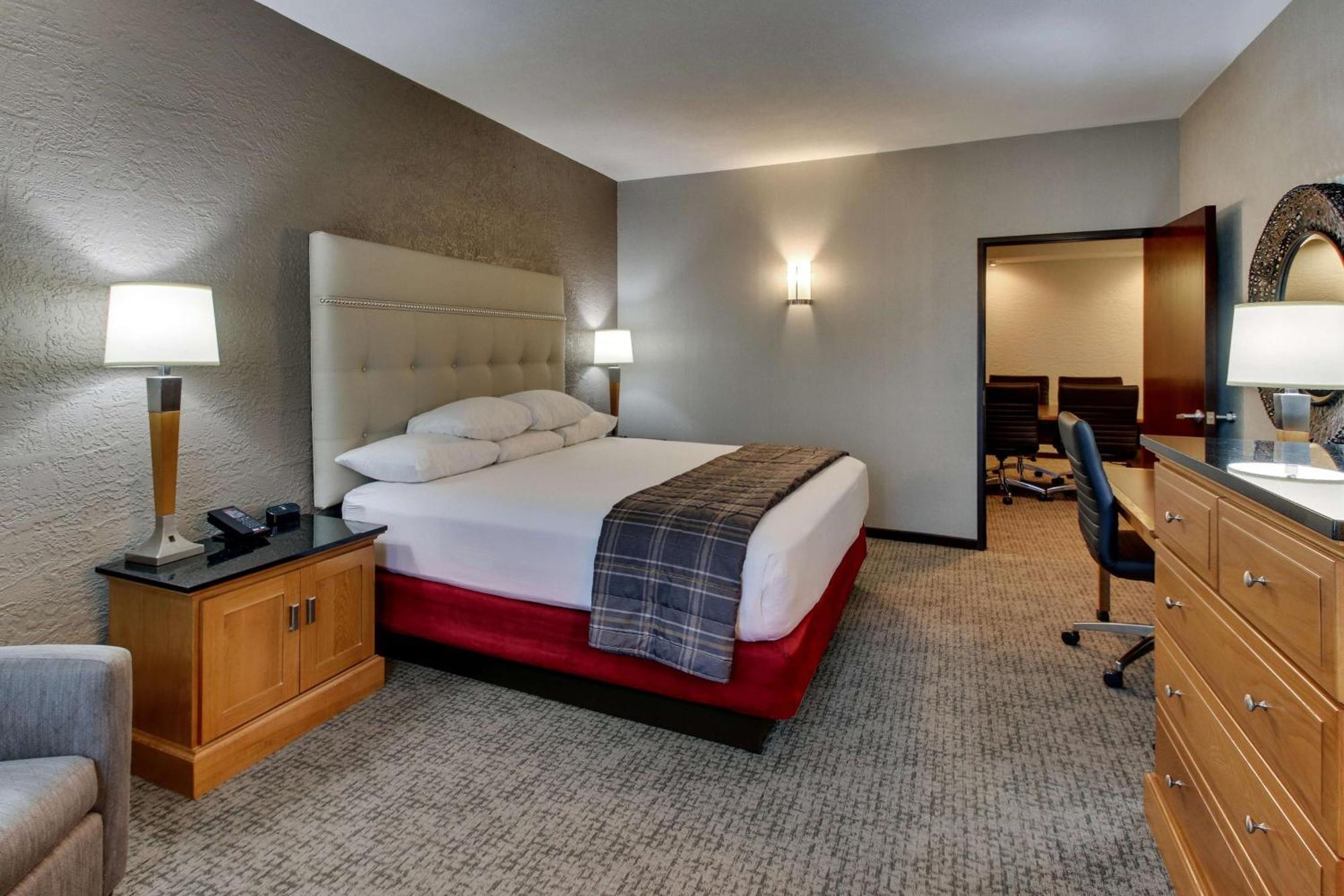 Hotel Drury & Happy Valley 3*