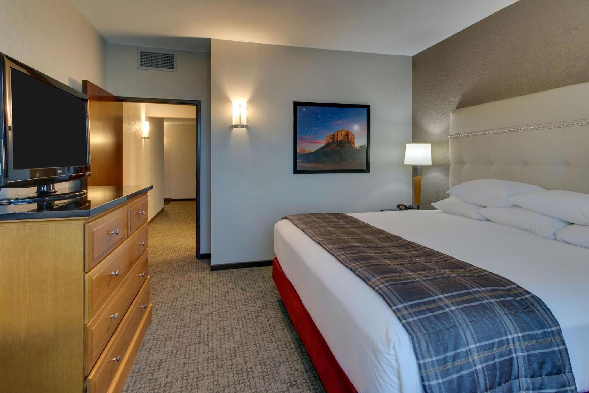 Hotel Drury & Happy Valley
